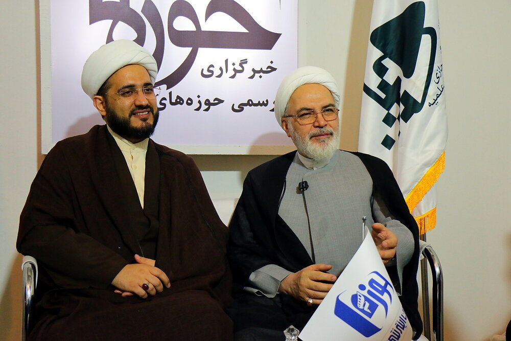 نشست مسئول مرکز رسانه و فضای مجازی حوزه‌های علمیه با رئیس نمایشگاه قرآن