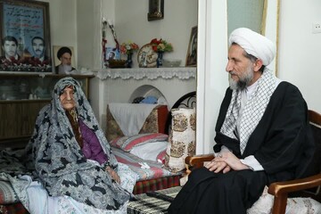 تصاویر/ دیدار امام جمعه قزوین با خانواده شهدای دفاع مقدس استان