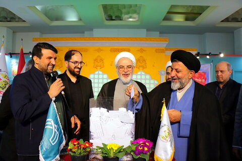 تصاویر/ قرعه کشی تبرکات عتبه حسینیه در سی و دومین نمایشگاه بین المللی قرآن کریم