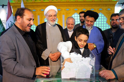 تصاویر/ قرعه کشی تبرکات عتبه حسینیه در سی و دومین نمایشگاه بین المللی قرآن کریم