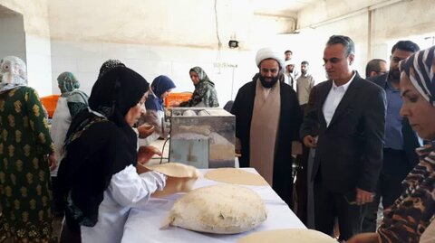 تصاویر/ طرح پخت نان مهربانی در سیراف