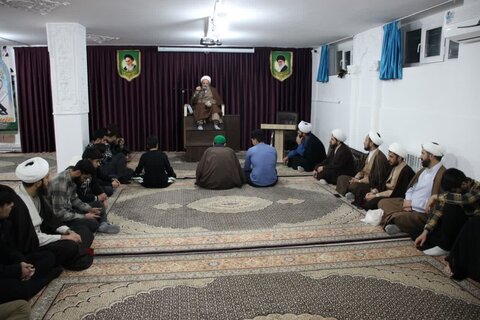 تصاویر/دورهمی اساتید و طلاب مدرسه علمیه امام صادق (ع)بیجار