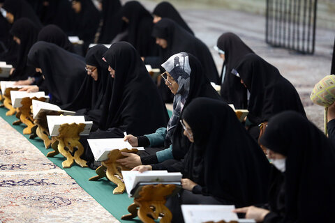 برپایی محفل «مائده نور» ویژه بانوان در حرم حضرت معصومه(س)