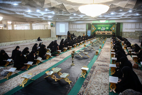 برپایی محفل «مائده نور» ویژه بانوان در حرم حضرت معصومه(س)