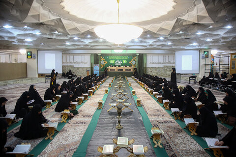 برپایی محفل «مائده نور» ویژه بانوان در حرم حضرت معصومه(س)