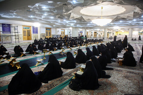 برپایی محفل «مائده نور» ویژه بانوان در حرم حضرت معصومه(س)