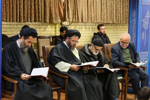 تصاویر/ محفل انس با قرآن کریم در بیت امام جمعه تبریز با محوریت طرح «زندگی با آیه ها»