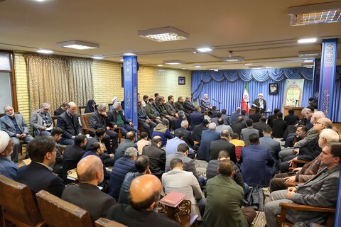 تصاویر/ محفل انس با قرآن کریم در بیت امام جمعه تبریز با محوریت طرح «زندگی با آیه ها»