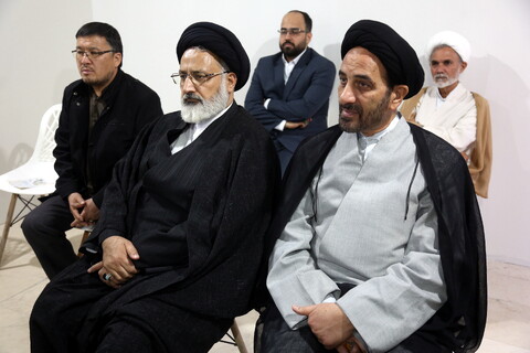 تصاویر/ بازدید میرمحمدی رئیس مرکز خدمات از بخش حوزوی نمایشگاه قرآن