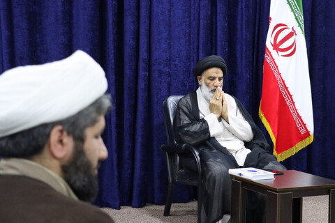 دیدار جمعی از خانواده شهدا و ایثارگران اهواز با نماینده ولی فقیه در خوزستان