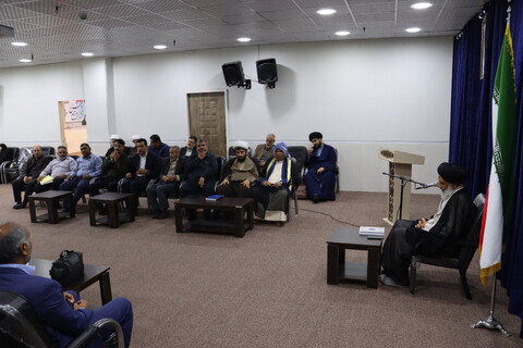 دیدار جمعی از خانواده شهدا و ایثارگران اهواز با نماینده ولی فقیه در خوزستان