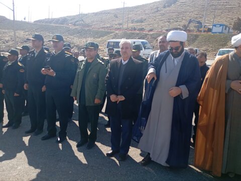 تصاویر/عطرافشانی مزار شهدا  قروه به مناسبت ۲۲ اسفند