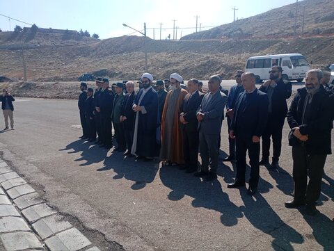 تصاویر/عطرافشانی مزار شهدا  قروه به مناسبت ۲۲ اسفند