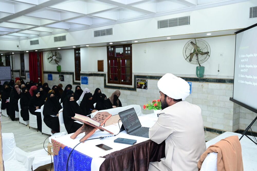 حضرت خدیجہ (س) کی فداکاری اور ایثا ناقابلِ فراموش : حجۃ الاسلام مولانا علی عباس خان