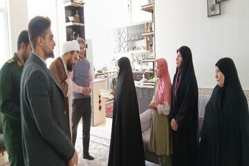 امام جمعه شهرستان صحنه از خانواده‌های معظم شهدا دیدار کرد+ عکس
