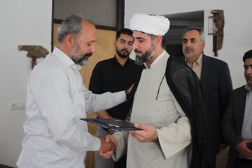 تصاویر / دیدار امام‌جمعه کامیاران با خانواده شهدا به مناسبت روز بزرگداشت شهید