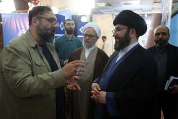 تصاویر/ بازدید نماینده ولی فقیه و امام جمعه زنجان از سی و دومین نمایشگاه بین المللی قرآن کریم