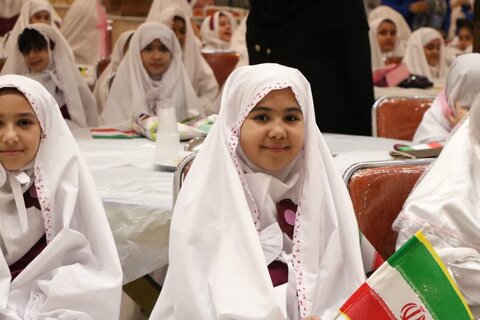 تصاویر/ برگزاری با شکوه جشن بزرگ روزه اولی ها ویژه دانش آموزان دختر در خوی