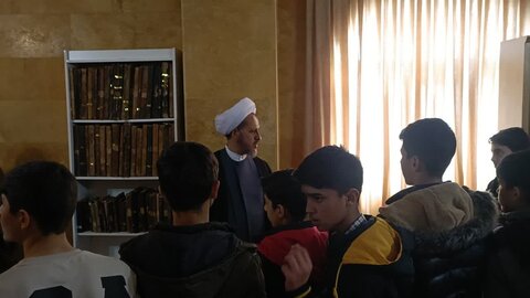 تصاویر/ بازدید دانش آموزان مدرسه شهید مفتح خوی از مدرسه علمیه امام خمینی (ره) شهرستان خوی