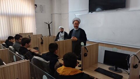 تصاویر/ بازدید دانش آموزان مدرسه شهید مفتح خوی از مدرسه علمیه امام خمینی (ره) شهرستان خوی