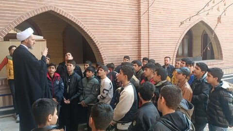 تصاویر/ بازدید دانش آموزان مدرسه شهید مفتح خوی از مدرسه علمیه امام خمینی (ره) شهرستان خوی