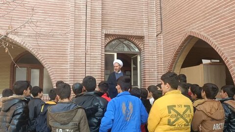 تصاویر/ بازدید دانش آموزان مدرسه شهید مفتح خوی از مدرسه علمیه امام خمینی (ره) شهرستان خوی