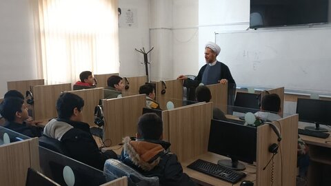 تصاویر/ بازدید دانش آموزان مدرسه شهید مفتح خوی از مدرسه علمیه امام خمینی (ره) شهرستان خوی