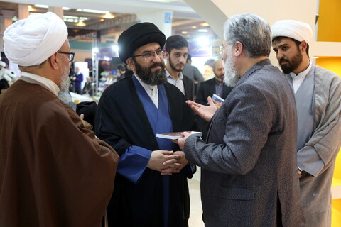 تصاویر/ بازدیدحجت الاسلام والمسلمین سید مصطفی حسینی، نماینده ولی فقیه و امام جمعه زنجان از سی و دومین نمایشگاه بین المللی قرآن کریم