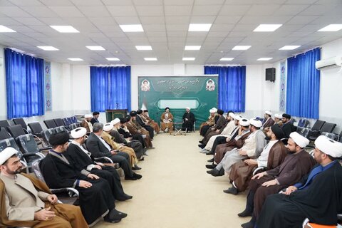 تصاویر دیدار جمعی از روحانیون لرستان با نماینده ولی فقیه در استان