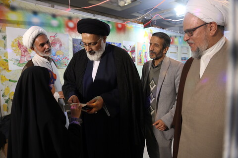 تصاویر/ غرفه گفتمان مقاومت و شهدای روحانی در بخش حوزوی سی و دومین نمایشگاه بین المللی قرآن کریم