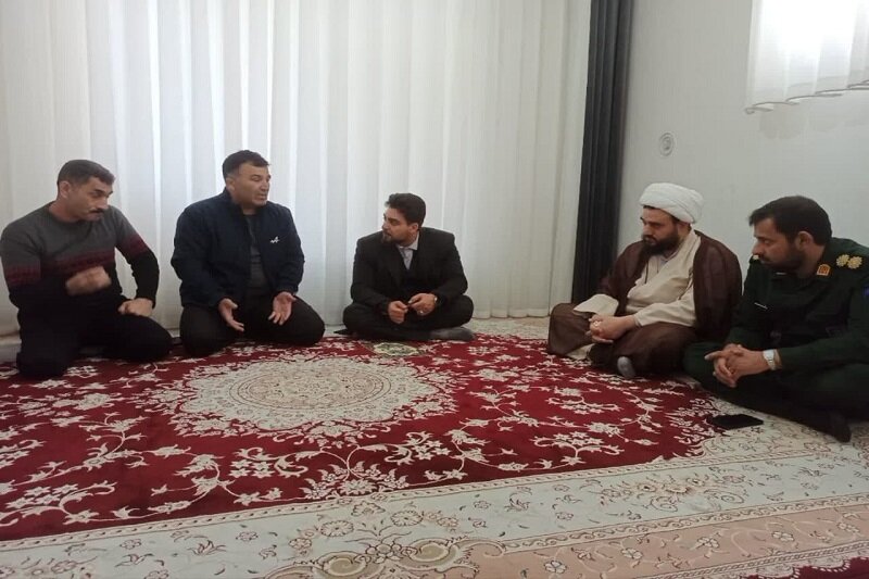 امام جمعه شهرستان صحنه از خانوادههای معظم شهدا دیدار کرد