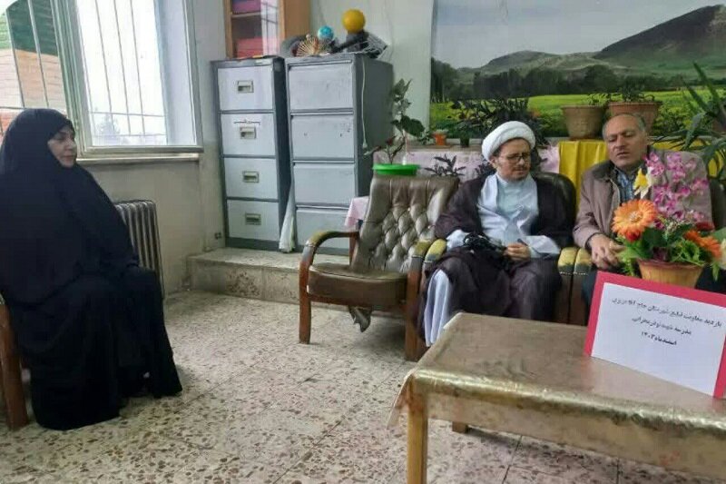 نماز جماعت دانش آموزی در مدرسه شهید نوذر محرابی هرسین برگزار شد