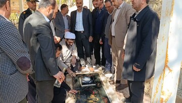 تصاویر/ گلباران مزار شهدای شهرستان دندی