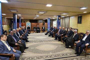 تصاویر | دیدار خیرین، مدیران و معاونین ستاد دیه با نماینده ولی فقیه در آذربایجان شرقی