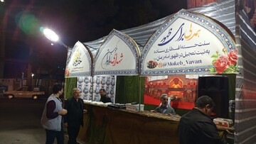 فیلم | برپایی موکب شهدای واوان و پذیرایی از افراد روزه دار