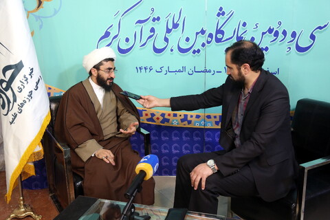 تصاویر/ بازدید سرپرست دفتر امور اجتماعی و سیاسی حوزه های علمیه از بخش حوزوی نمایشگاه قرآن