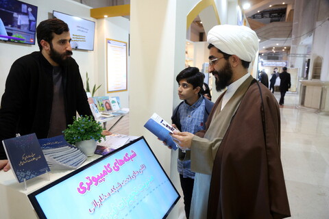 تصاویر/ بازدید سرپرست دفتر امور اجتماعی و سیاسی حوزه های علمیه از بخش حوزوی نمایشگاه قرآن