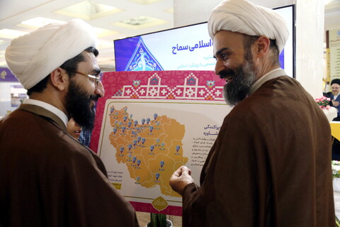 تصاویر/ بازدید سرپرست دفتر امور اجتماعی و سیاسی حوزه های علمیه از بخش حوزوی نمایشگاه قرآن