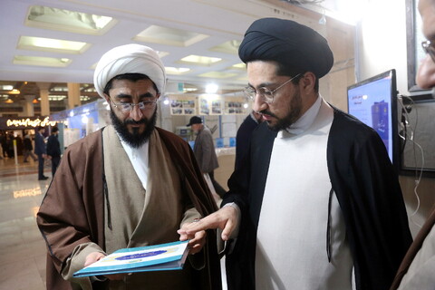 تصاویر/ بازدید سرپرست دفتر امور اجتماعی و سیاسی حوزه های علمیه از بخش حوزوی نمایشگاه قرآن