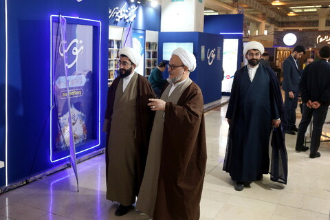 تصاویر/ بازدید سرپرست دفتر امور اجتماعی و سیاسی حوزه های علمیه از بخش حوزوی نمایشگاه قرآن