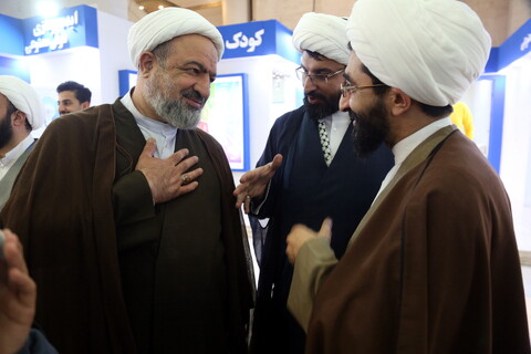 تصاویر/ بازدید سرپرست دفتر امور اجتماعی و سیاسی حوزه های علمیه از بخش حوزوی نمایشگاه قرآن