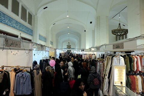 تصاویر/ غرفه طراحی پوشاک ایرانی اسلامی در مصلّی امام خمینی ره