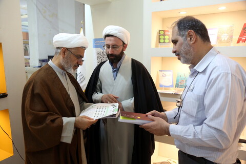 تصاویر/ حال و هوای بخش حوزوی درنهمین روز نمایشگاه بین المللی قرآن کریم