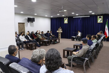 تصاویر/ دیدار رمضانی «شاعران، مداحان، فعالان هنری و رسانه ای» با نماینده ولی فقیه در خوزستان