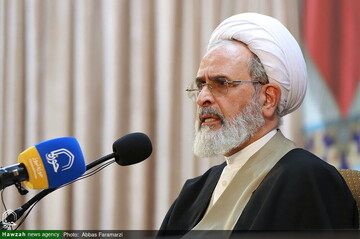 حوزه علمیه نهادی فراتر از مرزها، زبان‌ها، رنگ‌ها و نژادها است / می‌توانیم مکاتب بزرگ علمی فلسفی جهان را به چالش بکشیم