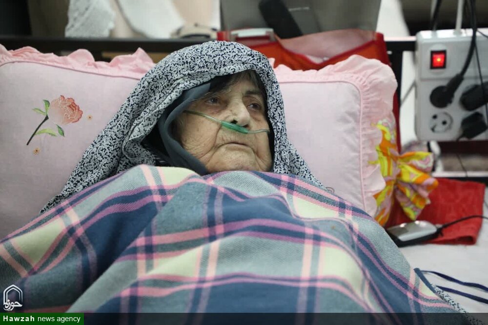 دیدار نماینده ولی فقیه در استان سمنان با خانواده معظم شهیدان اعوانی و تیتییان + عکس