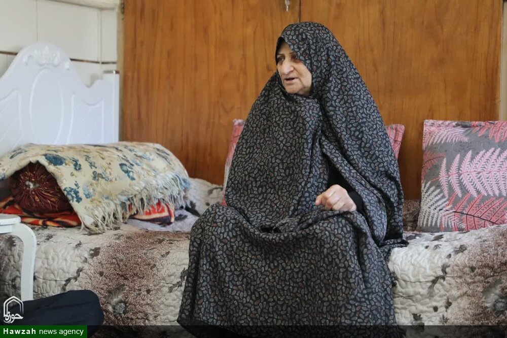 دیدار نماینده ولی فقیه در استان سمنان با خانواده معظم شهیدان اعوانی و تیتییان + عکس