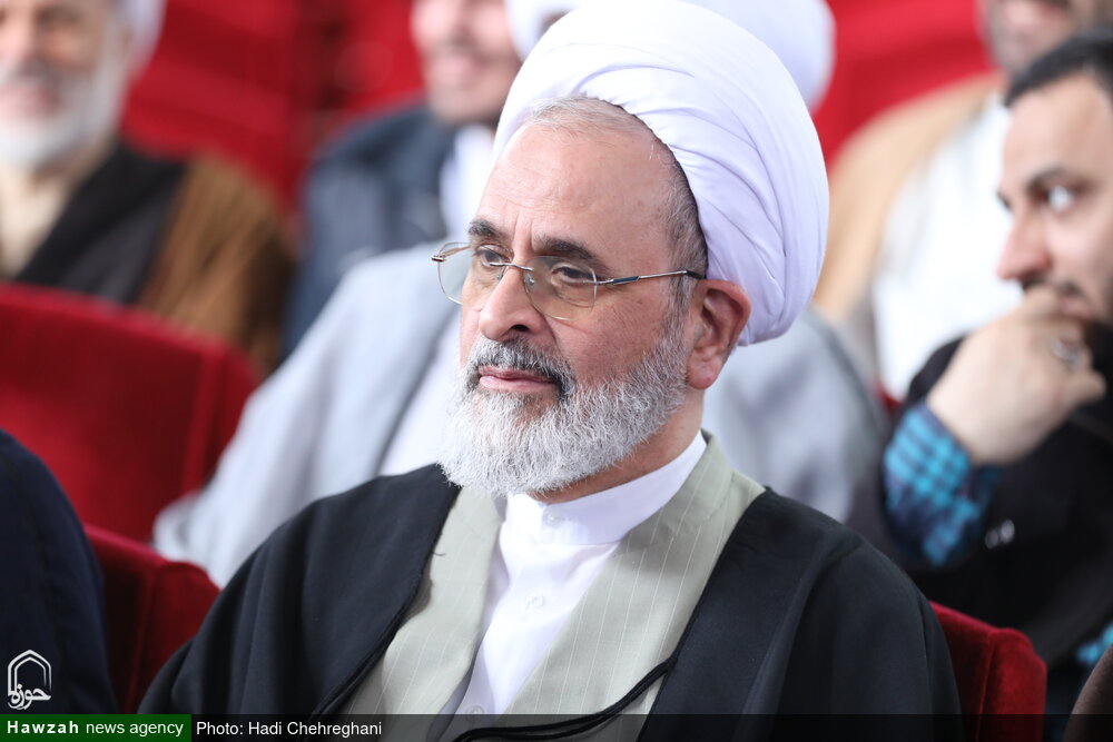 हौज़ा ए इल्मिया एक ऐसी अंतर्रराष्ट्रीय संस्था है जो सभी विचारधाराओं को चुनौती दे सकती है: आयतुल्लाह आराफ़ी