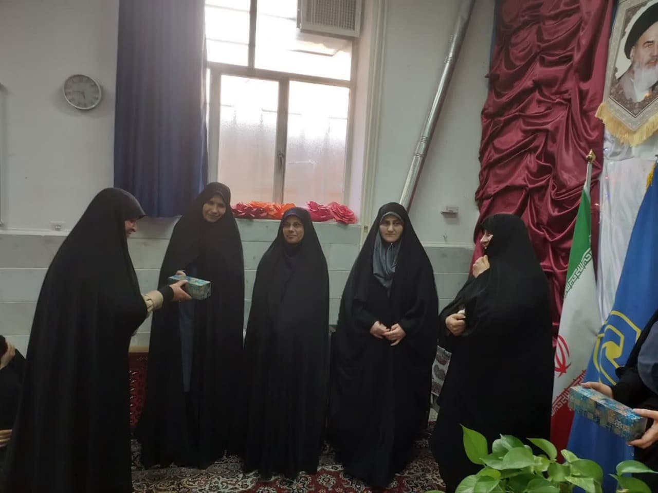 تصاویر/ ضیافت افطاری به همراه تجلیل از طلاب برتر مدرسه علمیه مهدیه خنداب