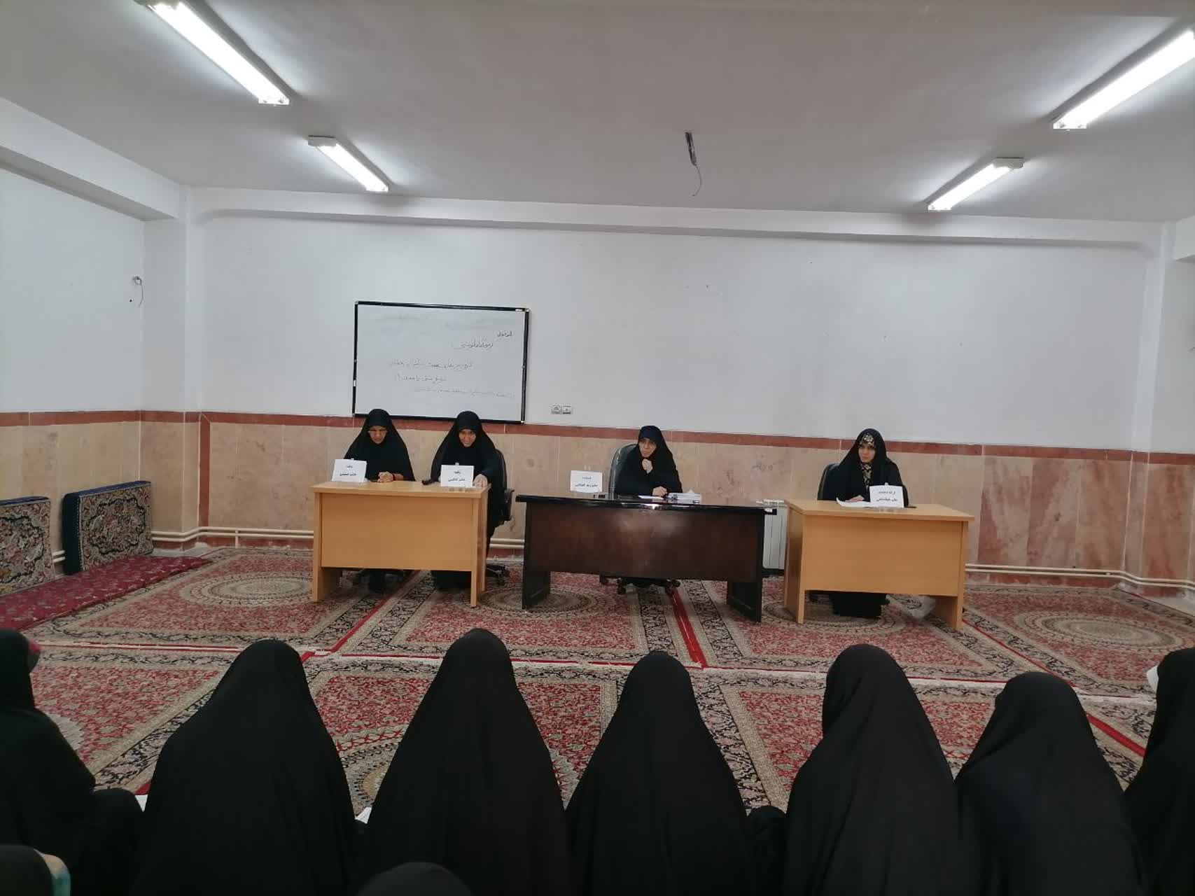 تصاویر/ کرسی آزاد اندیشی مدرسه علمیه تخصصی فاطمیه کرمان